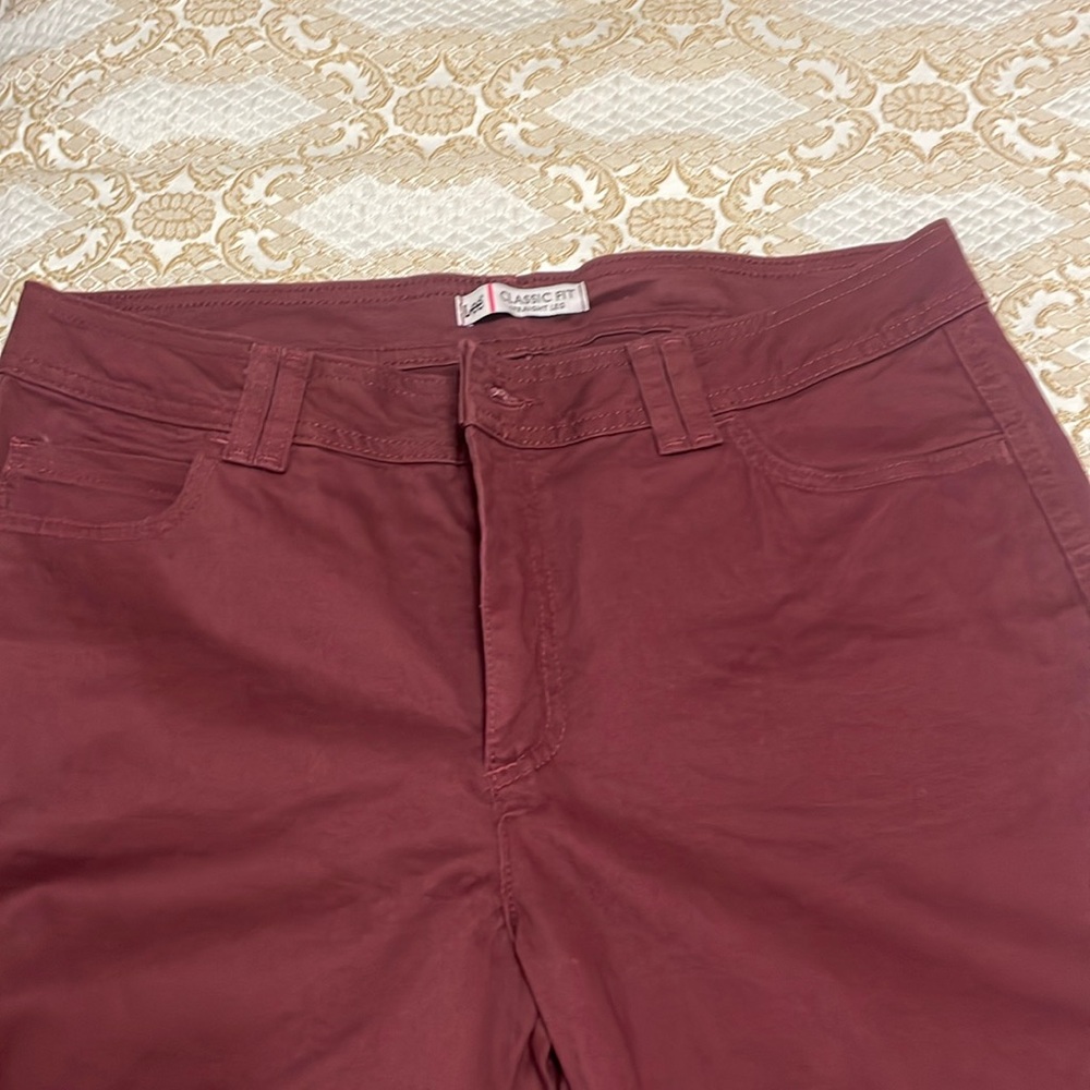 NWOT *** Lee Classic Straight Leg Jeans. Maroon/Wine Color.  Size 12M